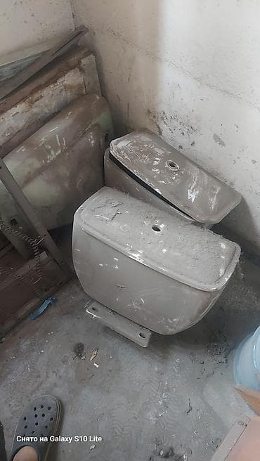 Бесплатно отдам. бачки, раковина — 1