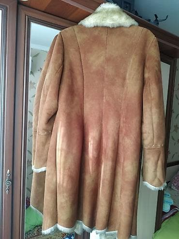 Кофты, свитеры: Продаю очень теплую дублёнку р. 46-50. 1000 сом — 2