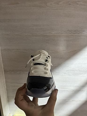 черные туфли: Мужские кроссовки, 43, Air Jordan, Новый, цвет - Белый — 2