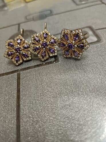 Серебро с драгоценными камнями с золотым опылением.размер кольцо 18