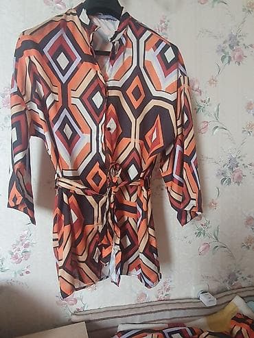 Продаю Новый шикарный стильный шелковый костюм.Размер на 46,48 и 50 — 2