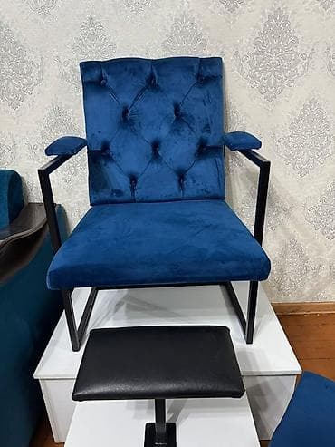 Аппараты для стирки ковров: Кресло для салона красоты/барбершопа с подставкой для педикюра + пуф — 4