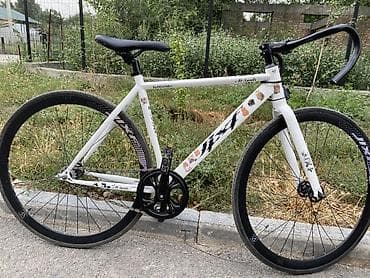 фикс aventon: Фикс-байк (single speed/фикс) с прямой стальной рамой белого цвета и — 2