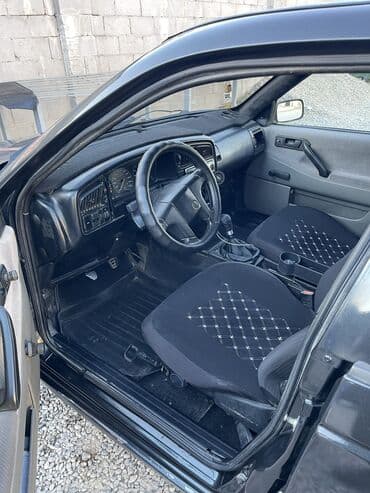 опель астра н: Volkswagen Passat: 1990 г., 1.8 л, Универсал — 7