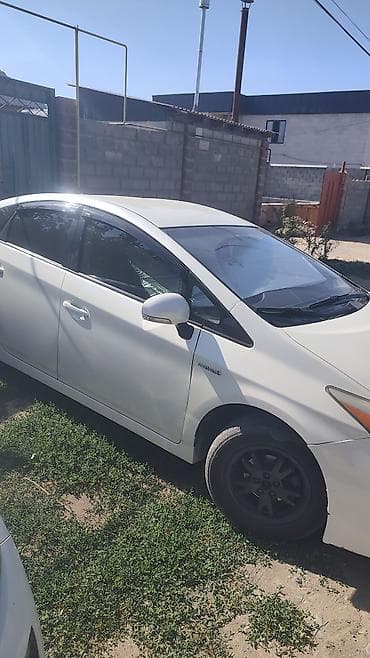8: Toyota Prius: 2013 г., 1.8 л, Вариатор, Гибрид, Хэтчбэк — 5