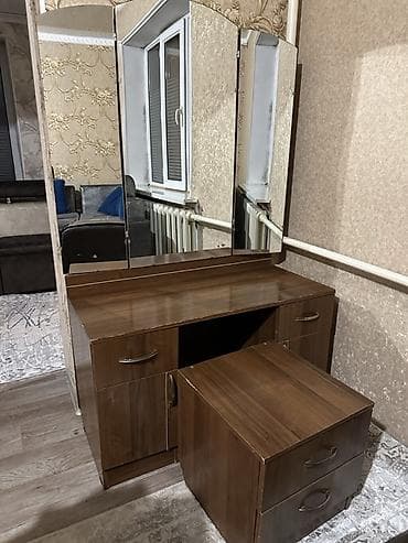 детские комоды: Туалетный столик с трюмо и выкатной тумбой - Материал: ЛДСП - Зеркало — 2