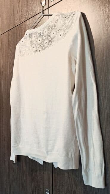 срочно продаю в связи с переездом: Кофта на пуговицах белая, хб, в хорошем качестве и состоянии, размер — 2