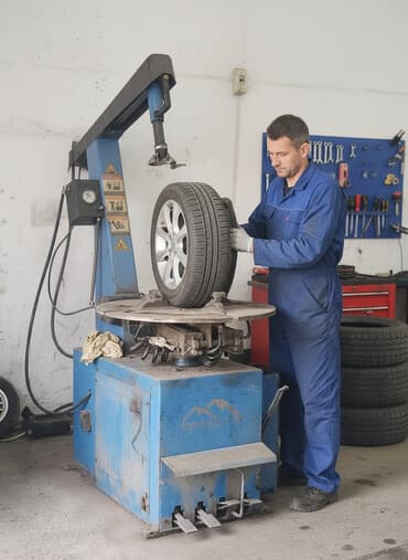 Шиномонтажный станок (монтажно-демонтажный аппарат) для легковых