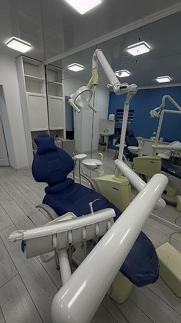 Стоматологическая установка с креслом и верхней/нижней подачей at lalafo.kg Стоматологическая установка с креслом и верхней/нижней подачей