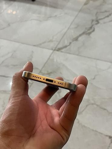 чехол xs max: IPhone 15 Pro, Б/у, 256 ГБ, Natural Titanium, Зарядное устройство, Защитное стекло, Чехол, 79 % — 5