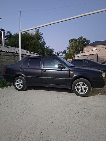 крыло аванте: Volkswagen Vento: 1993 г., Механика, Бензин, Седан — 4