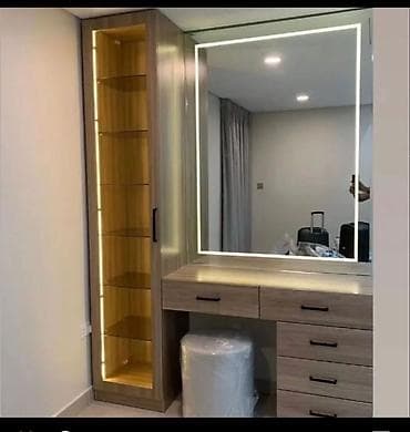 Туалетные столики с подсветкой и прикроватные тумбы - Современные