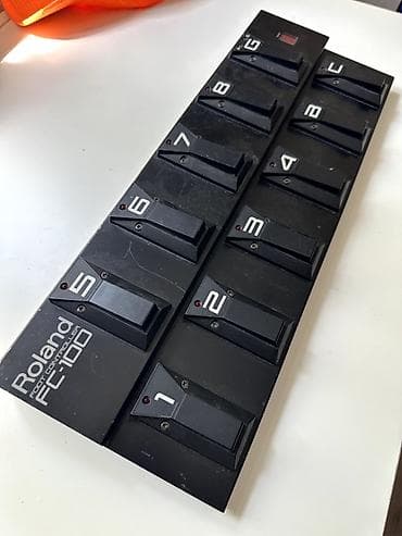 Roland FC-100 — напольный MIDI/фут-контроллер для гитарных процессоров