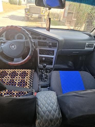 тоо машина: Daewoo Nexia: 2010 г., Кол менен иштөөчү, Седан — 4