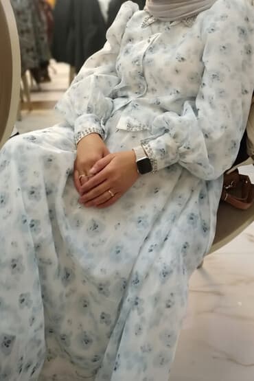 шифоновое платье с длинным рукавом: Платье макси с принтом в нежно-голубых тонах - Свободный А-силуэт — 1