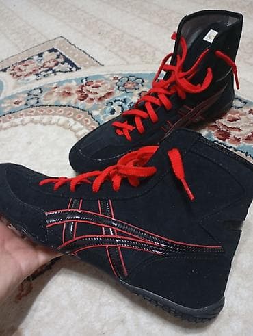broken planet: Мужские кроссовки, 44, Asics, Б/у, цвет - Черный, Платная доставка — 2