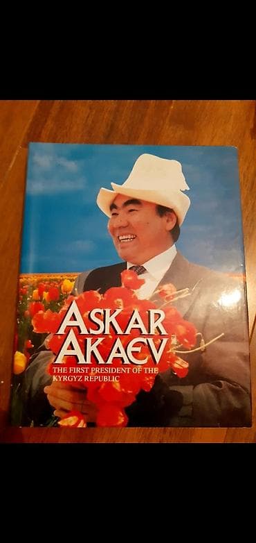 solutions elementary: Книга пр А Акаева на английском языке цена 1700 сом район 10мкр — 1