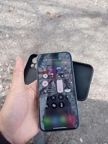 IPhone 13, Б/у, 256 ГБ, Голубой, Кабель, Зарядное устройство, Защитное стекло, 89 %