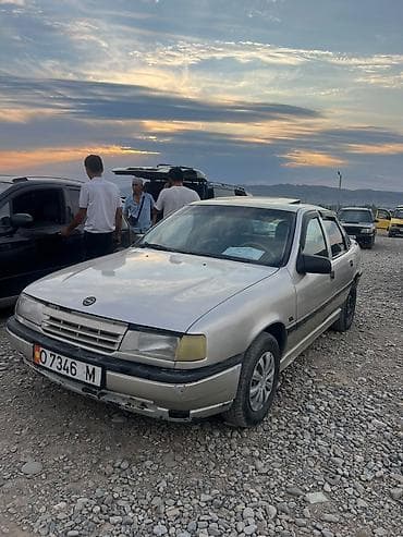 Унаа: Opel Vectra: 1992 г., 1.6 л, Кол менен иштөөчү, Бензин, Седан — 2