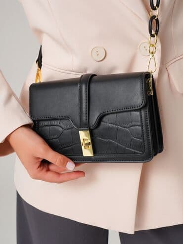 женские кошельки много отделений: Женская сумка-кроссбоди, черная - Форма: прямоугольная, компактная. - — 1