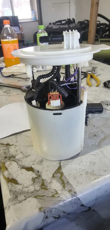 бак на авто: Бензонасос Chrysler 2018 г., Б/у, Оригинал — 1