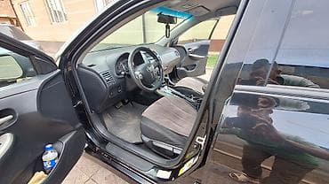 Toyota Corolla: 2012 г., 1.8 л, Автомат, Бензин, Седан — 8