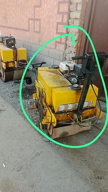 Кызматтар: Услуга спецтехники для земляных и дорожных работ. Доступные единицы — 4