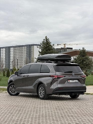 hyundai h 1: Toyota Sienna: 2021 г., Гибрид, Минивэн — 3