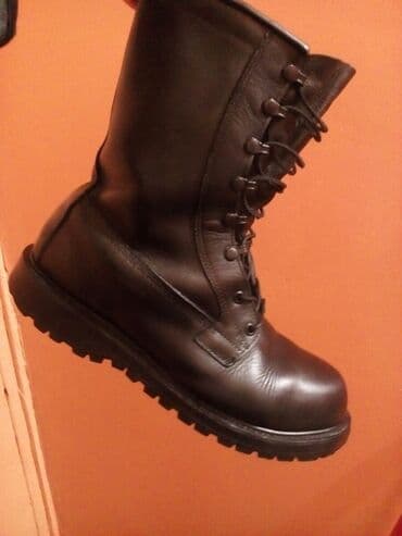 Киреге берилүүчү кийимдер: Берцы Американские оригинал подошева wibram состояние б/у не дырок не — 1