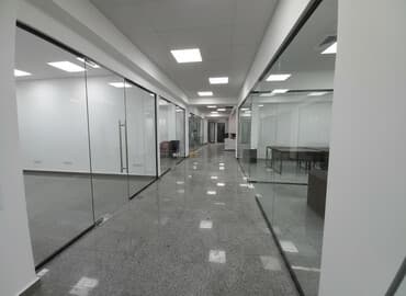 аксессуары для серверных шкафов фальшпанели: Буюртмага Бүтүндөй айнектен жасалган тосмо, Офис үчүн, Брондолгон айнек, Монтаждоо — 1