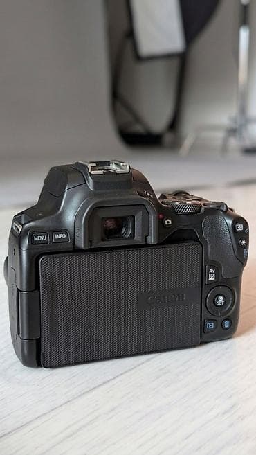 zenit e: Фотоаппарат зеркальный Canon 250D 18-55 Stm Kit Камера Тип камеры — 2