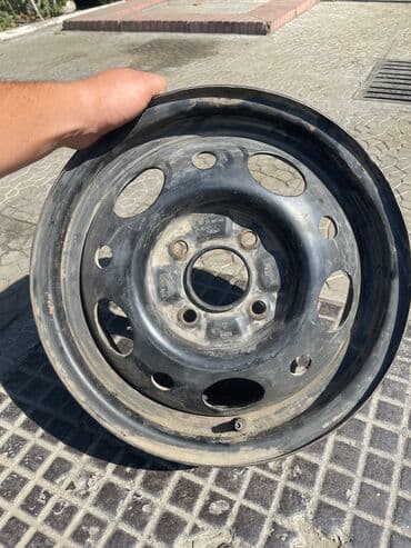 вращающийся диск: Диск на 14 размер в отличном состоянии 
1800 с — 4