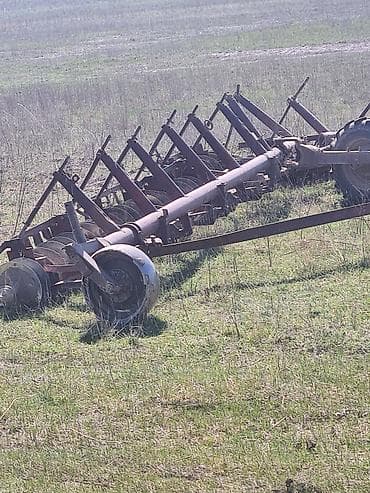 калеса на фит: Диски лущильник, захват 12 метров Описание: - Многоступенчатая — 3