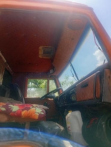 огненный шар: КамАЗ самосвал, оранжевый, 6x4. Основные характеристики: - — 1