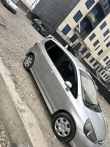 Honda Fit: 2002 г., 1.3 л, Автомат, Бензин, Купе