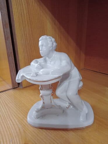 продаю медали: Фарфоровые Статуэтки ЛФЗ Лось - 1500 сом Пушкин- 1500 сом сломано — 2