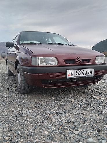 Volkswagen Passat: 1990 г., 1.8 л, Ручные, Бензин, Седан at lalafo.kg Volkswagen Passat: 1990 г., 1.8 л, Ручные, Бензин, Седан