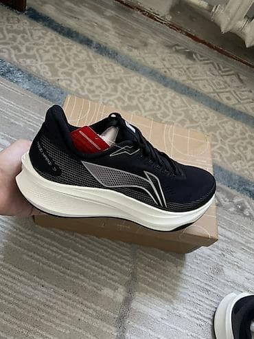 кроссовк: Мужские кроссовки, 42, Новый, цвет - Черный, Платная доставка — 4