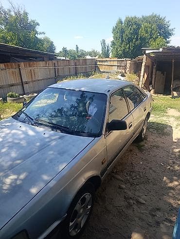 Унаа сатуу: Mazda 626: 1989 г., 2 л, Кол менен иштөөчү, Бензин, Лифтбек — 2