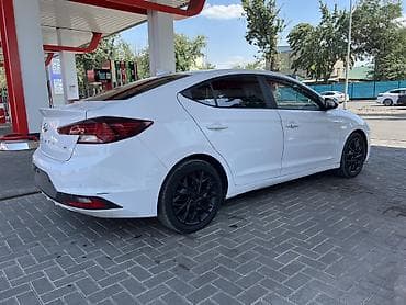 Hyundai Elantra: 2019 г., 1.6 л, Автомат, Бензин, Седан — 4
