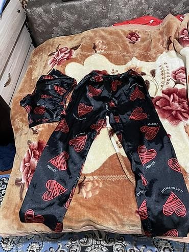 Набор одежды (4 предмета): 1) Атласный комплект для дома/сна: брюки +