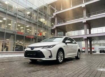 срочно в связи с переездом: Toyota Corolla: 2024 г., 1.8 л, Вариатор, Бензин — 2