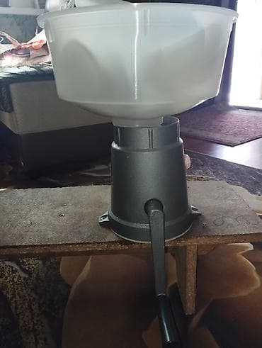 миксер промышленный: Ручной сливкоотделитель (сепаратор молока) Описание: - Настольная — 3