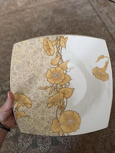 часы золотые: Набор столовых тарелок с золотистым цветочным декором
1 шт 500 сом — 1