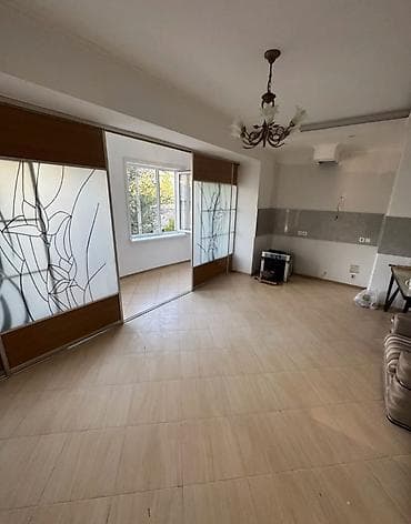 Үйлөр: Сдается: 25 комнат дом Район: Ала-Арча ТРЦ Площадь: 1100 кв.м Этаж — 9