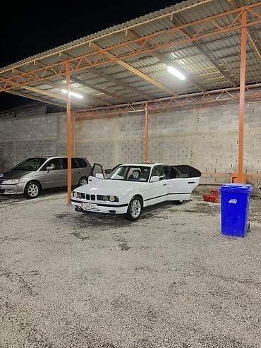 машина bwm: BMW 5 series: 1992 г., 2.5 л, Кол менен иштөөчү, Бензин, Седан — 2