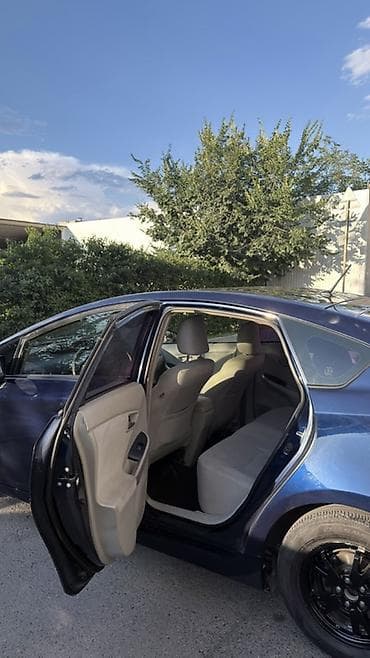 8: Toyota Prius: 2015 г., 1.8 л, Автомат, Гибрид, Хэтчбэк — 5