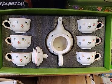 фарфоровый: Чайный набор из фарфора в подарочной коробке. Состав: - чайник с — 1