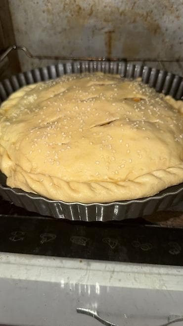 Акшактар, ун, шекер: Домашняя выпечка и закуски на заказ. - Пирог в форме с кунжутом — 1