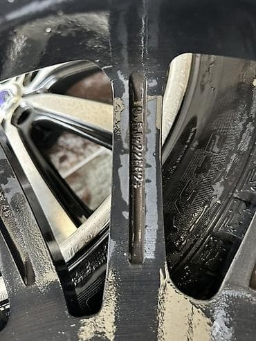 Шиналар жана дисктер: Дөңгөлөктөр монтажда 275 / 40 / R 22, Жай, Колдонулган, 1 даана, Жол тандабастар (АТ/МТ), Куйма, тешиктери - 5 — 8